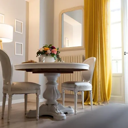 Thea - Centro Storico 4*