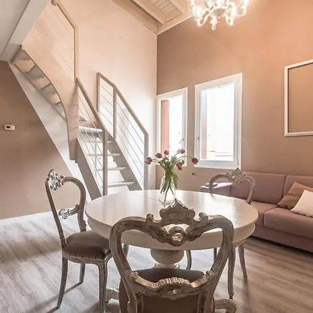 Thea - Centro Storico 4*