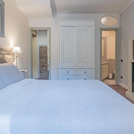 Thea - Centro Storico 4*