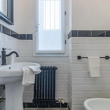 Thea - Centro Storico Bed & Breakfast