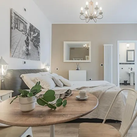 Thea - Centro Storico Bed and Breakfast 4*