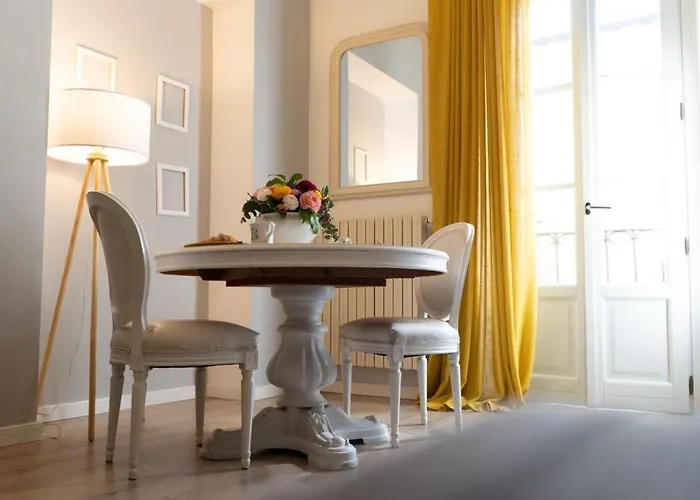 Thea - Centro Storico 4*