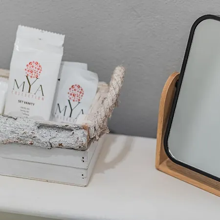 Thea - Centro Storico 4*